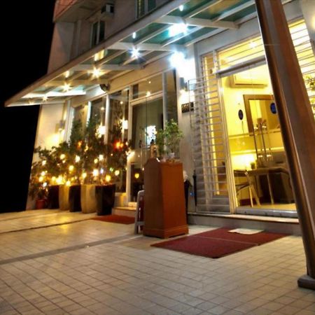Townhouse Oak Avitel Hotel Near Osmena Highway, Pnr Pasay Station, Metro Manila Makati City Exterior foto